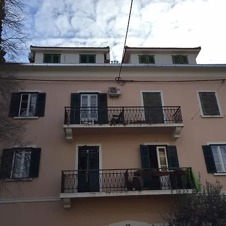 Marty Apartment Split